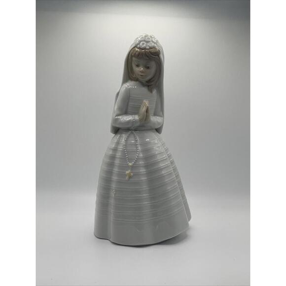 NAO Lladro Figurine, Girl Praying First Communion Beautiful Retired Statue - Picture 2 of 6